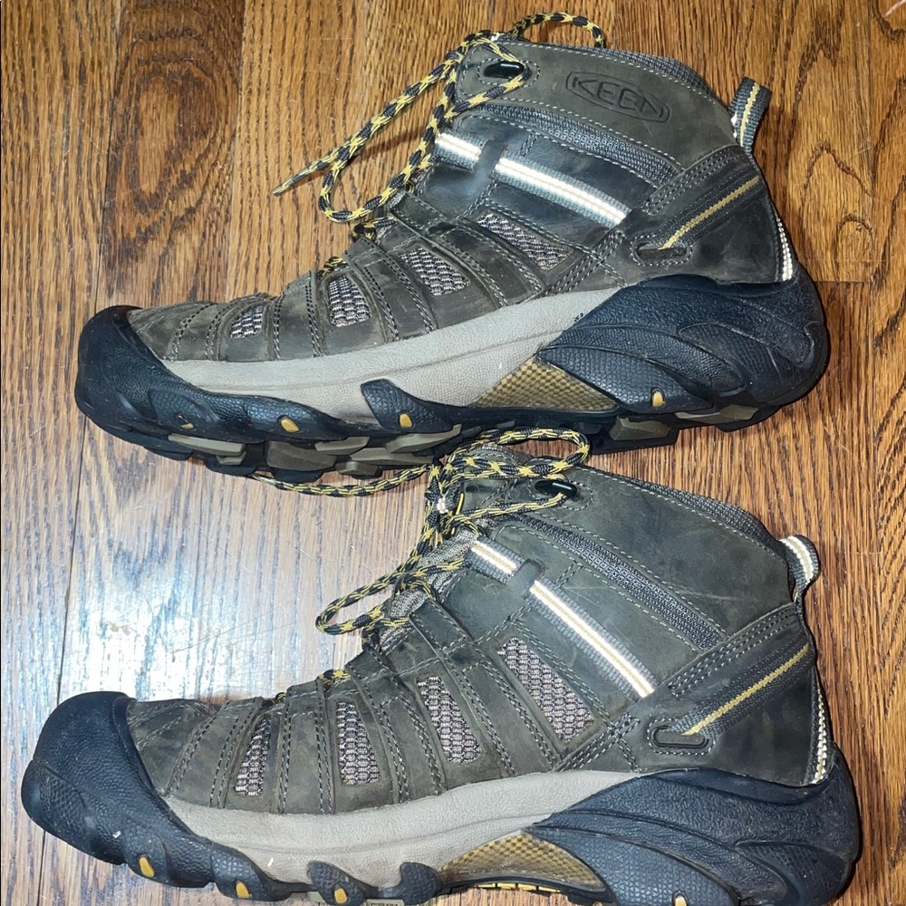 KEEN Voyager mid boots